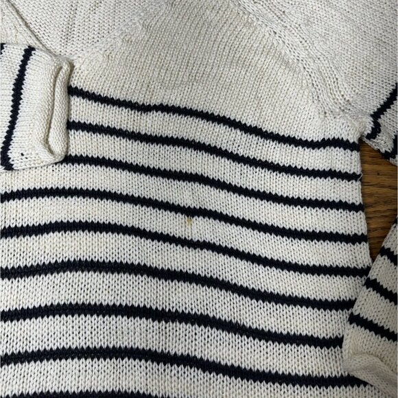 XL H&M Beige & Black Striped Knit V-Neck Sweater - Cozy, Casual Style - Picture 6 of 6